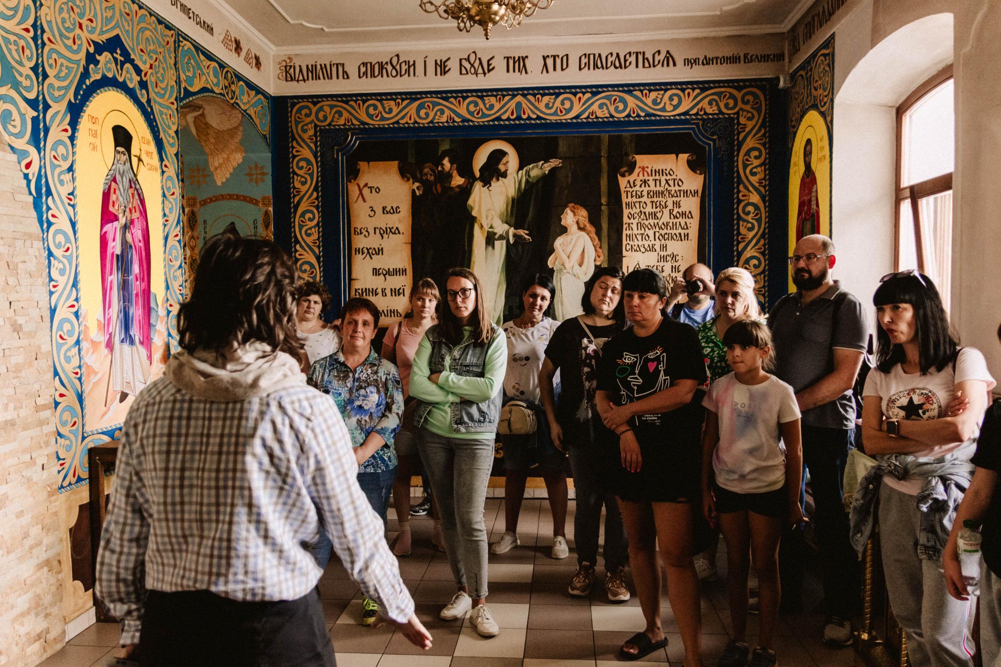 "Життя набуває сенсу". Як на Волині за допомогою культури і традицій адаптовують переселенців